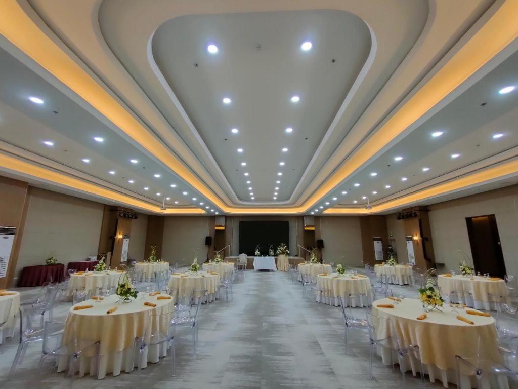 Diversion 21 Hotel Iloilo City Eksteriør billede