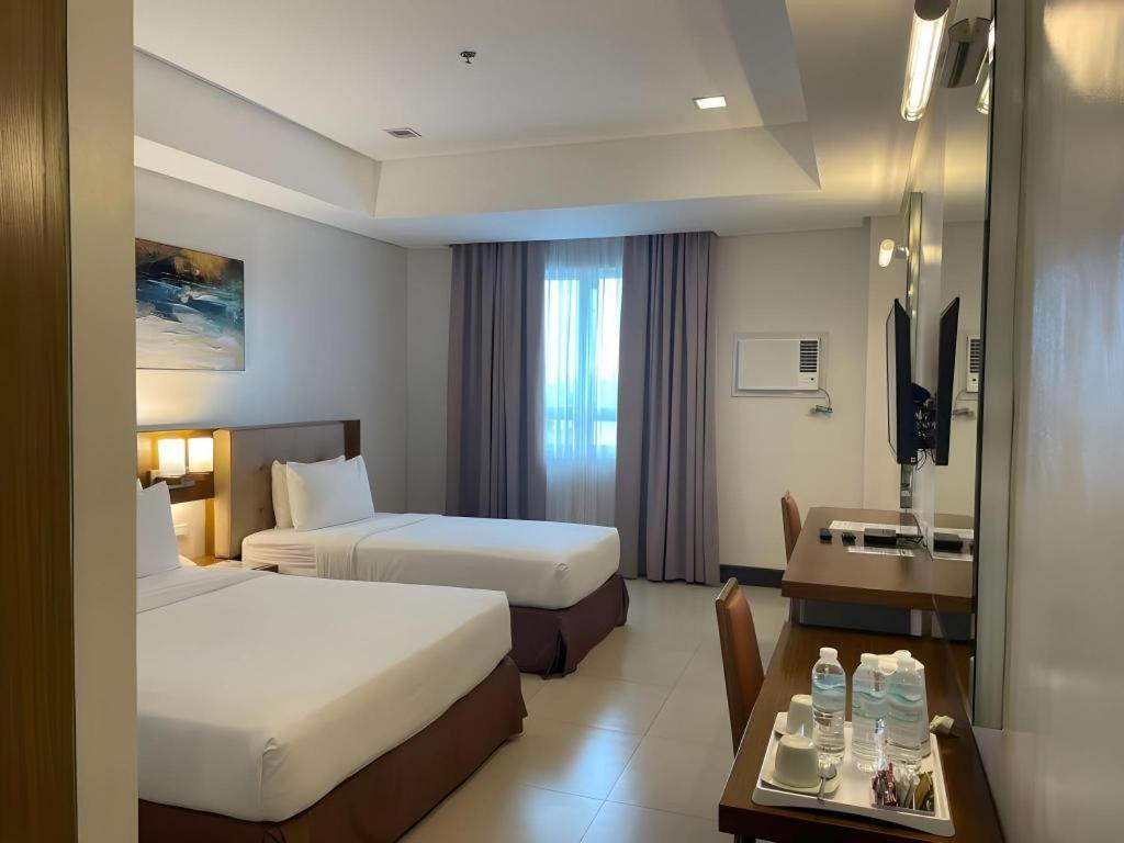 Diversion 21 Hotel Iloilo City Eksteriør billede