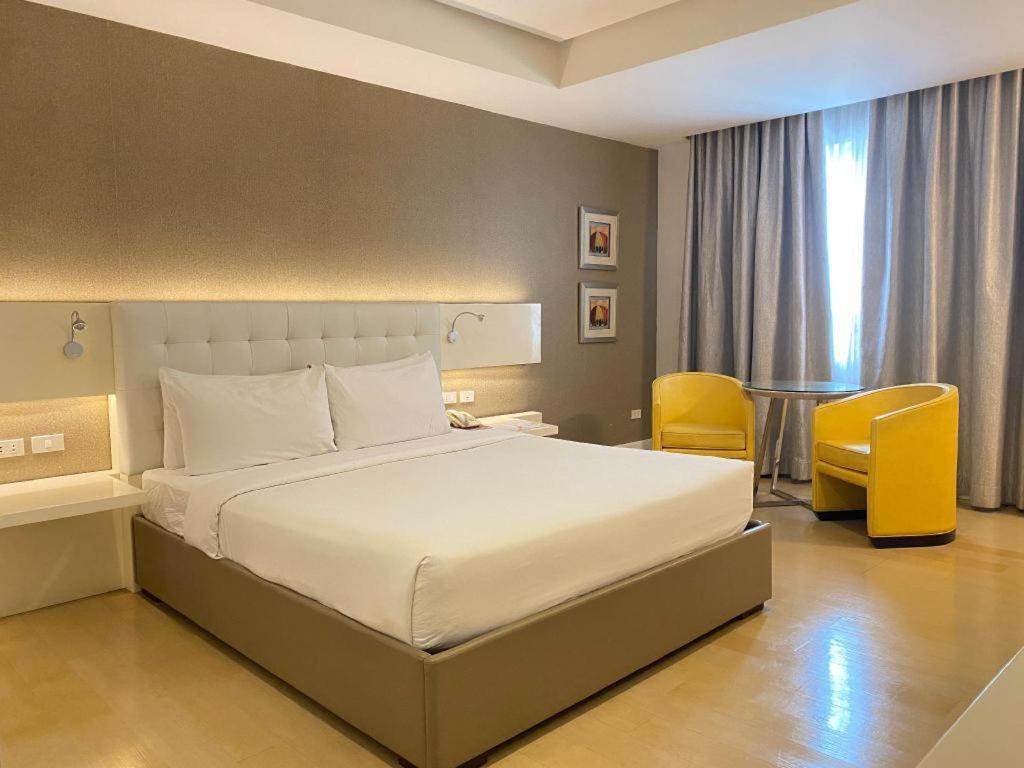 Diversion 21 Hotel Iloilo City Eksteriør billede
