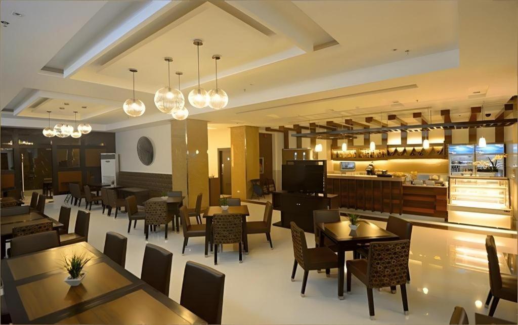 Diversion 21 Hotel Iloilo City Eksteriør billede